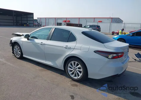 2023 Toyota Camry Le z USA, uszkodzony, nr VIN 4T1C11AK2PU118937